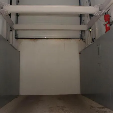Musagenitsa Subway + Underground Garage Apartman *